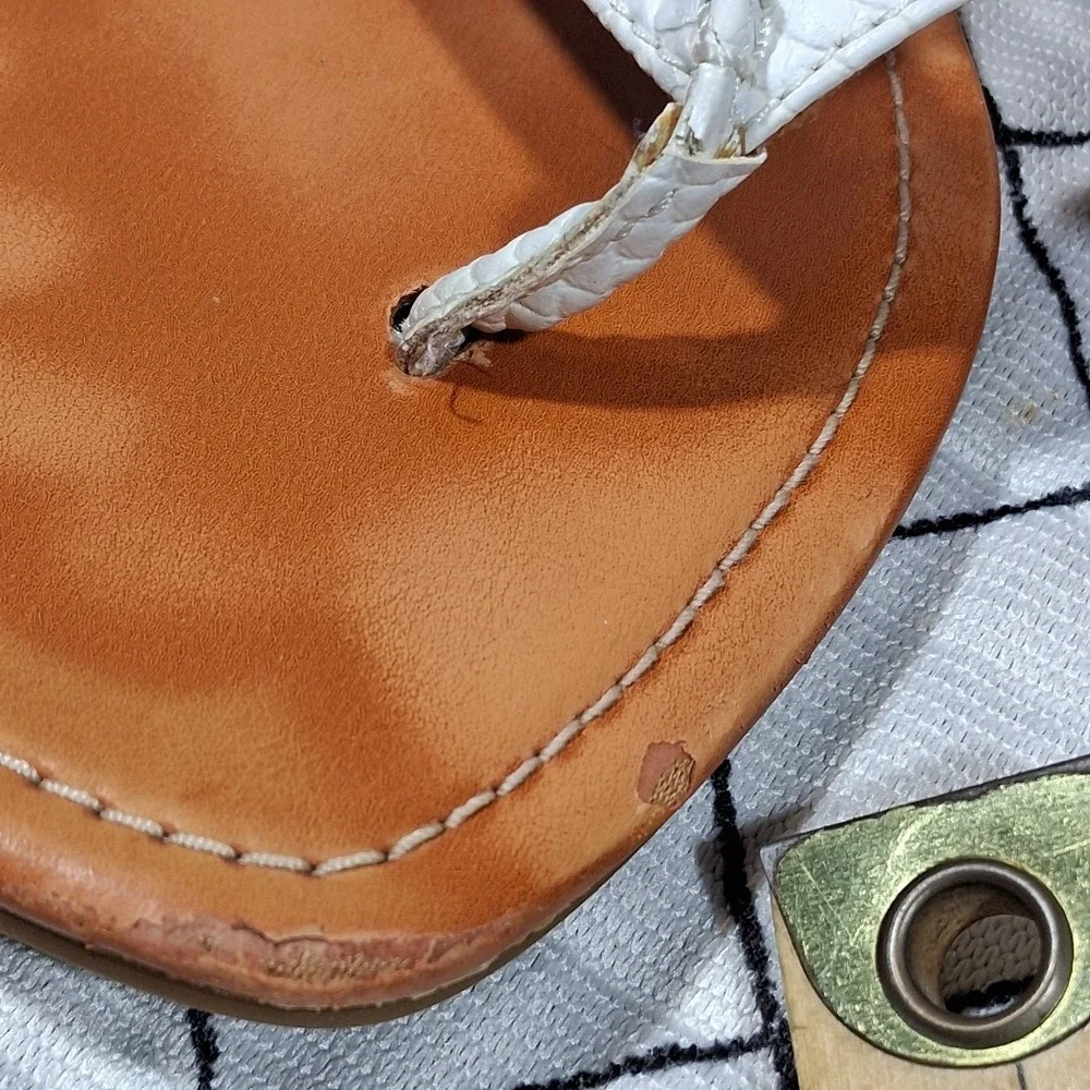 UGG Tuolumne White Snake Embossed Leather Thong Sandals 1111074‎ Womens 9.5